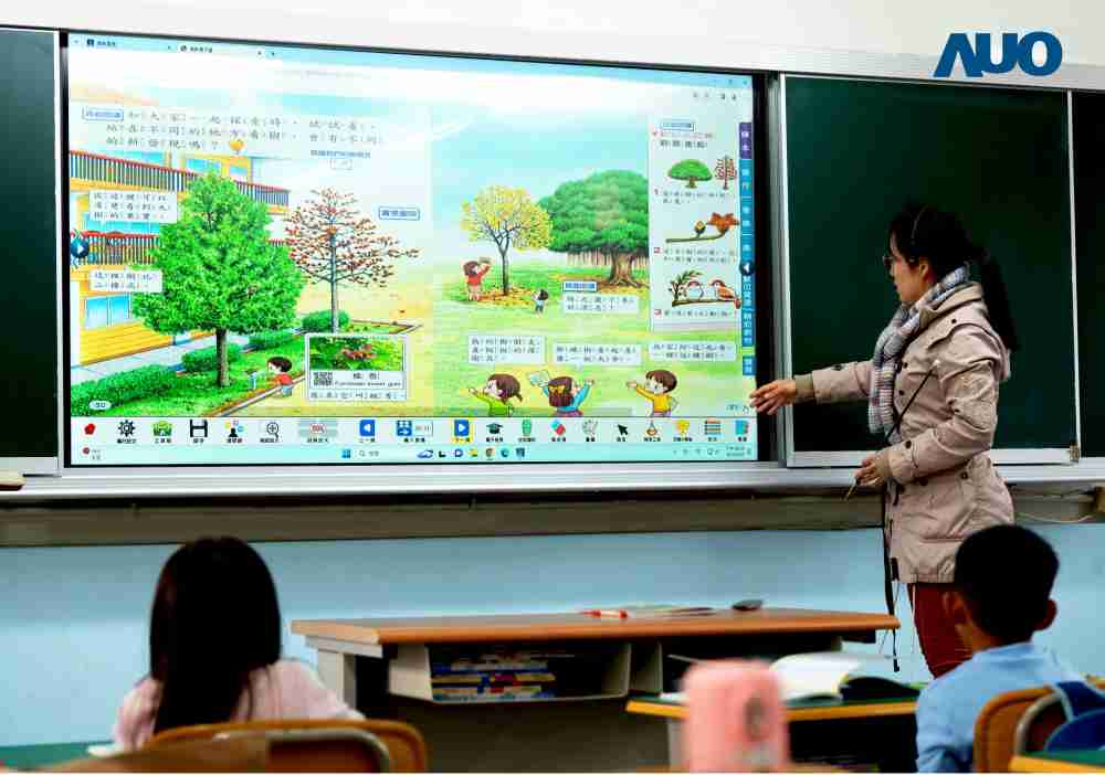 冰球突破与达擎共同开发的〝远程设备管理系统〞，，透过流畅的多功能安装模式、、、、直觉设计的整合操作接口，，，，可同时管理多部设备，，改善学校的设备管理痛点